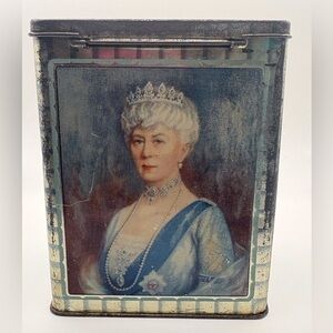 Vintage Decorative Tin Featuring A Portrait of Queen Mary and King George V.